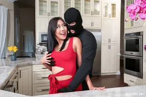 Chị chủ trọ cho khách thuê đổi tình lấy tiền thuê trọ vì buồn chán chồng