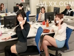 Cửa hàng quần áo luôn đông khách bởi vì cô chủ shop giỏi gạ phang khách nam